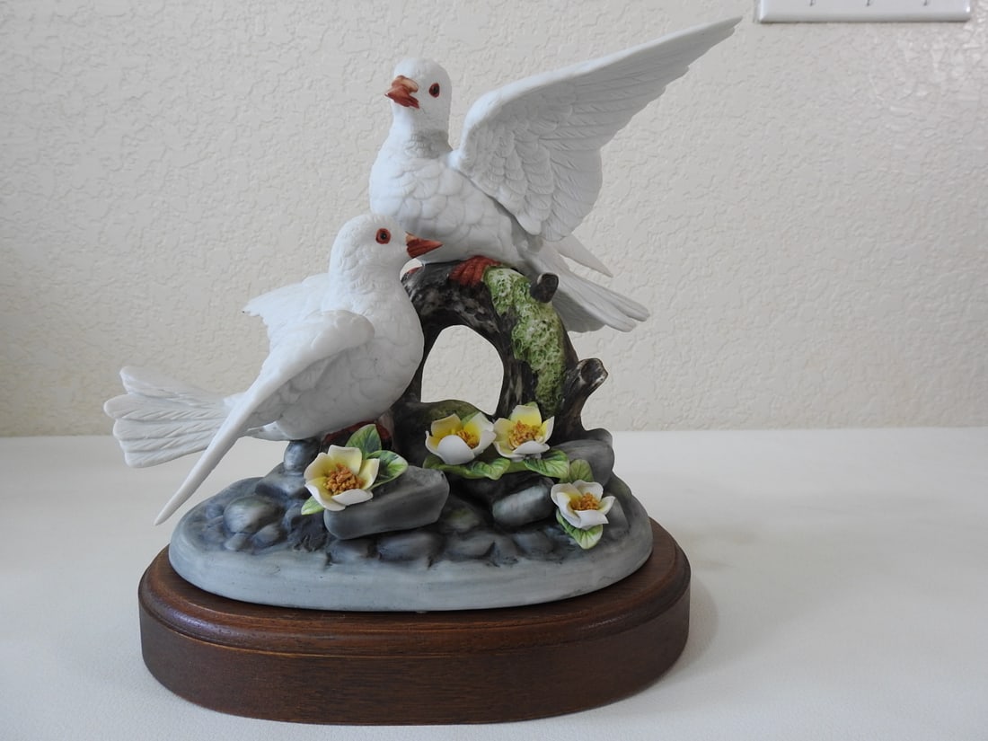 Gorham Gallery of Birds Porcelain White Doves Figurine: Vintage Gorham porcelain white doves figurine from the Gallery of Birds line, on wood base. Approx. 10 x 10 x 6.5 in.