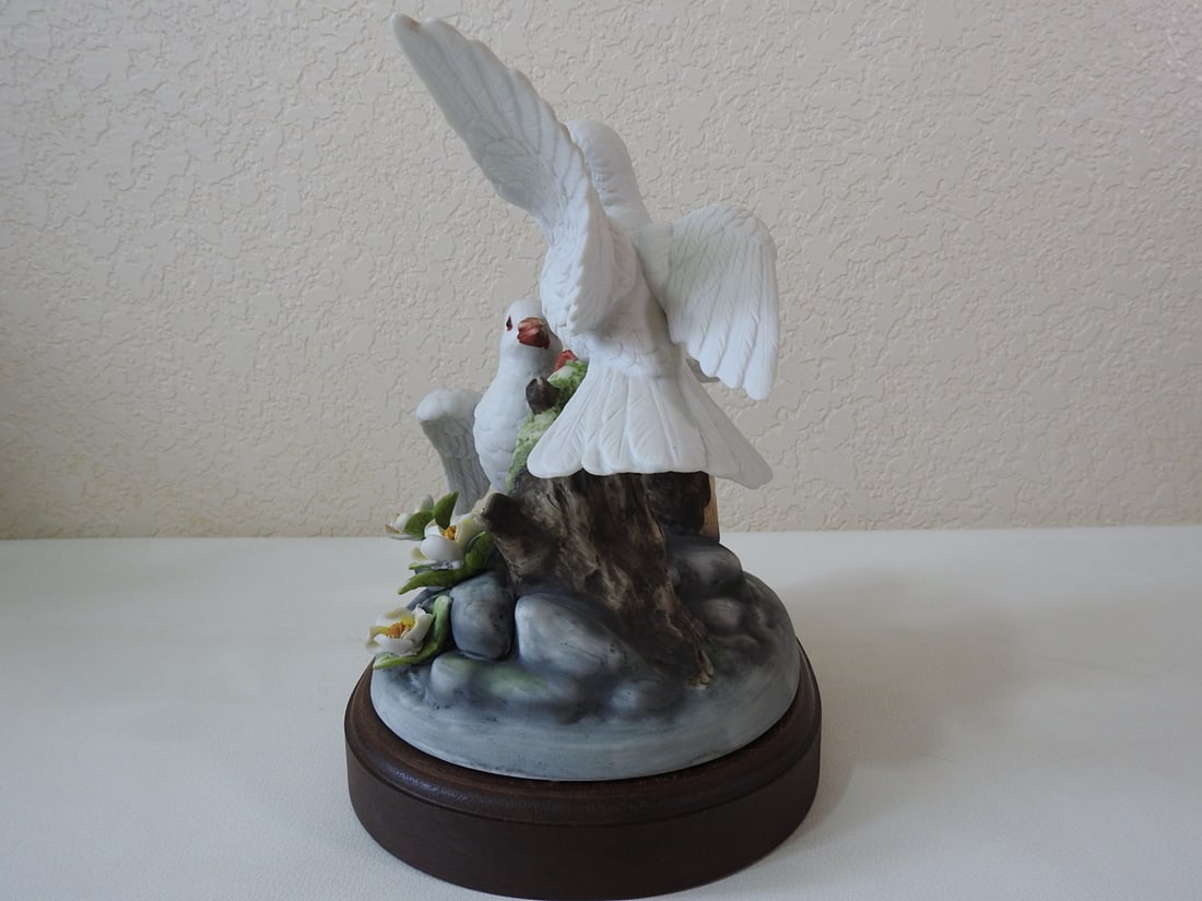 Gorham Gallery of Birds Porcelain White Doves Figurine - 4