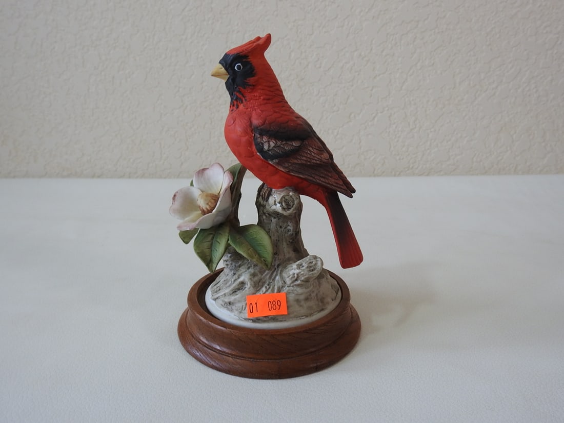 Andrea by Sadek Cardinal Porcelain Figurine #8627: Vintage Andrea by Sadek porcelain cardinal bird figurine, serial #8627. Approx. 7 x 5 x 4 in.