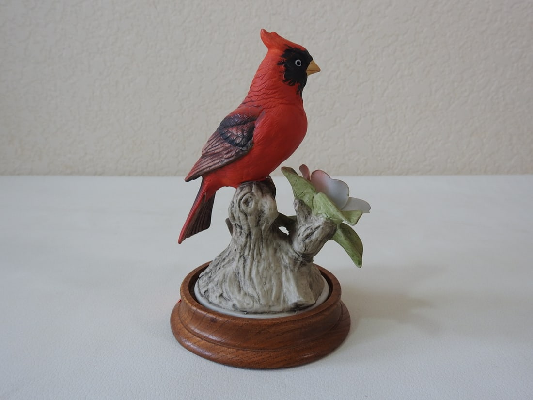 Andrea by Sadek Cardinal Porcelain Figurine #8627 - 3