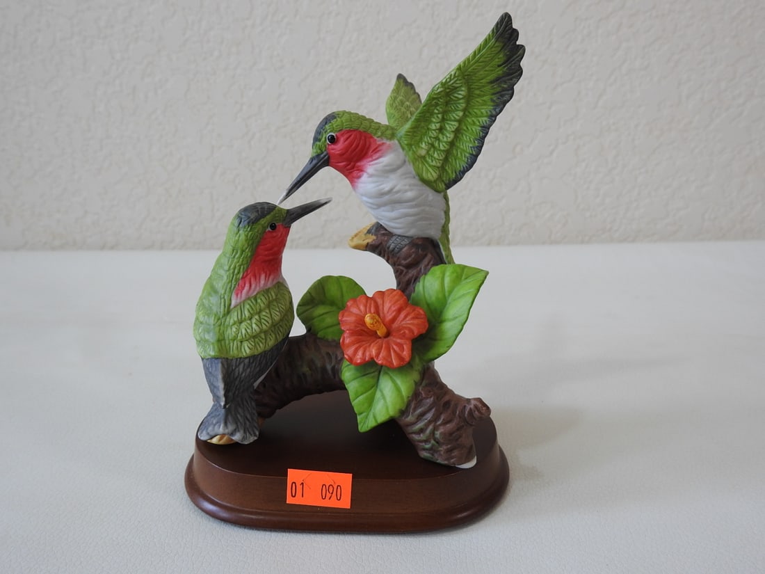 Vintage Made in China Porcelain Hummingbird Figurine: Vintage porcelain hummingbird figurine, made in China, with floral base and wood display base. Approx. 6 x 5 x 3 in.