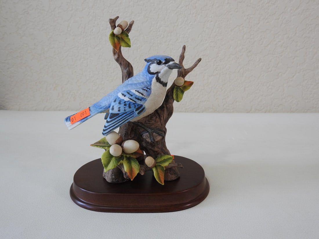 Lefton China Porcelain Blue Jay Figurine #03994: Vintage Lefton China porcelain blue jay bird figurine, serial #03994. Approx. 6 x 6 x 4 in.