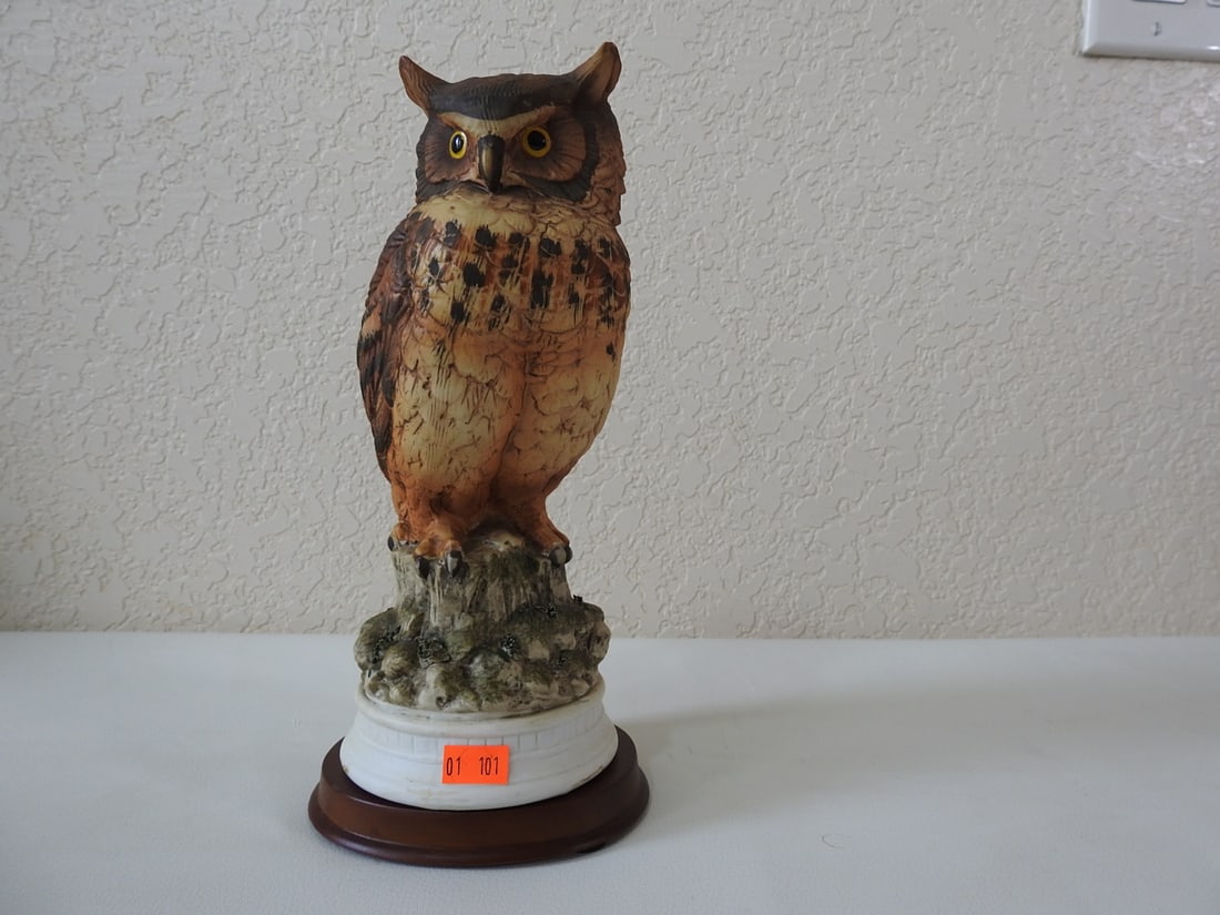 Napcoware Japan Great Horned Owl Porcelain Figurine #C-7255: Vintage Napcoware Japan Import limited edition great horned owl porcelain bird figurine, series #C-7255. Approx. 9.5 x 4.5 x 4.75 in.