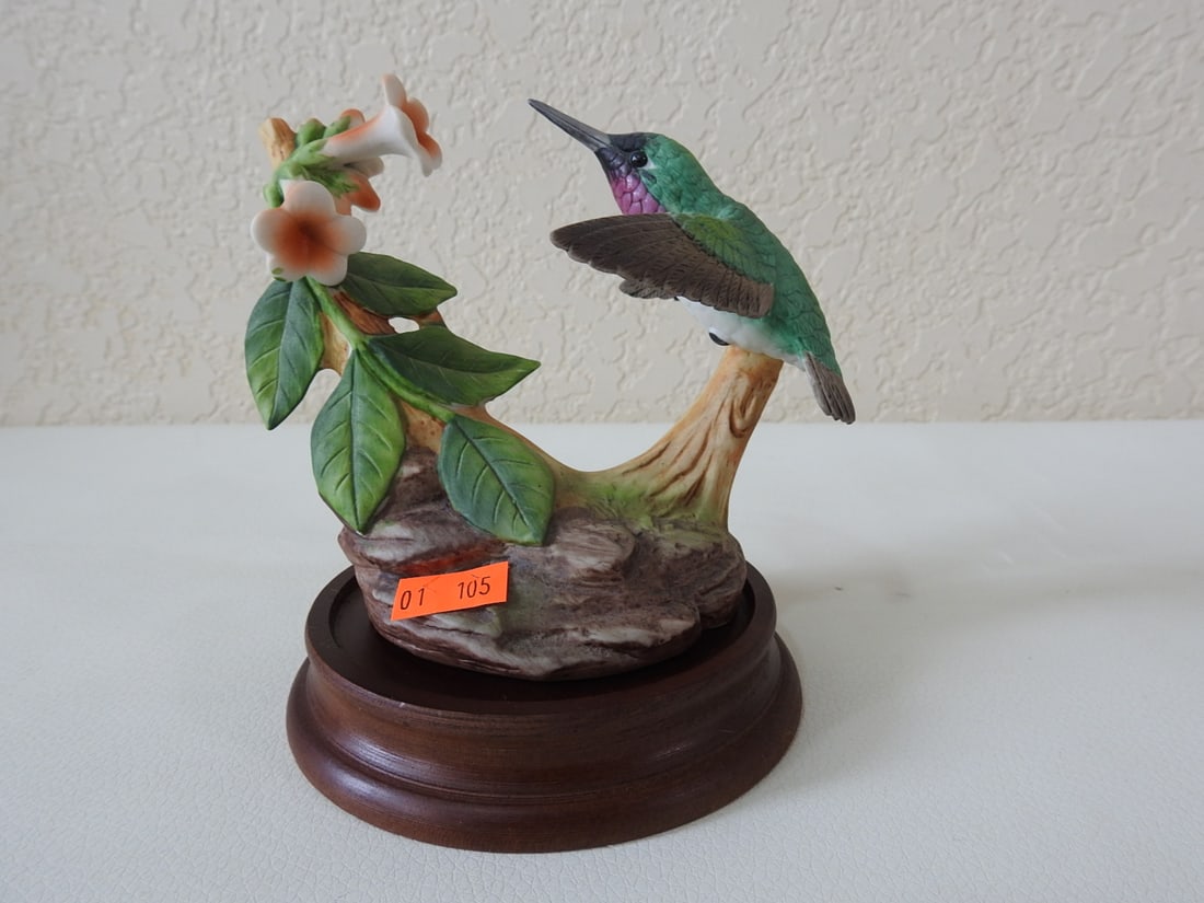 Andrea by Sadek Black-Chinned Hummingbirds Porcelain Figurine #7683: Vintage Andrea by Sadek porcelain black-chinned hummingbirds figurine, serial #7683, copyrighted 1986. Approx. 5 x 4.75 x 4 in.