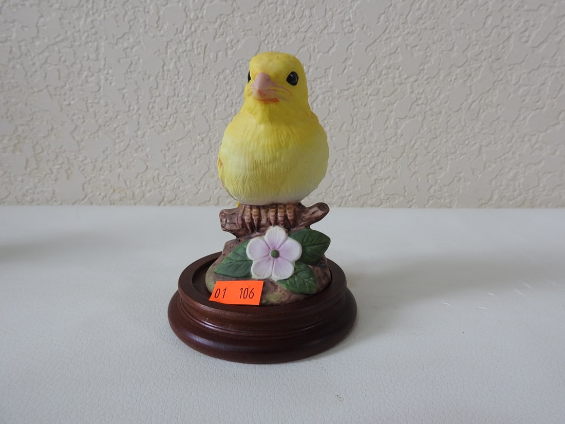 Andrea by Sadek Canary Porcelain Figurine #6350: Vintage Andrea by Sadek porcelain canary figurine, serial #6350, copyrighted 1985. Approx. 4.5 x 3.5 x 3.5 in.