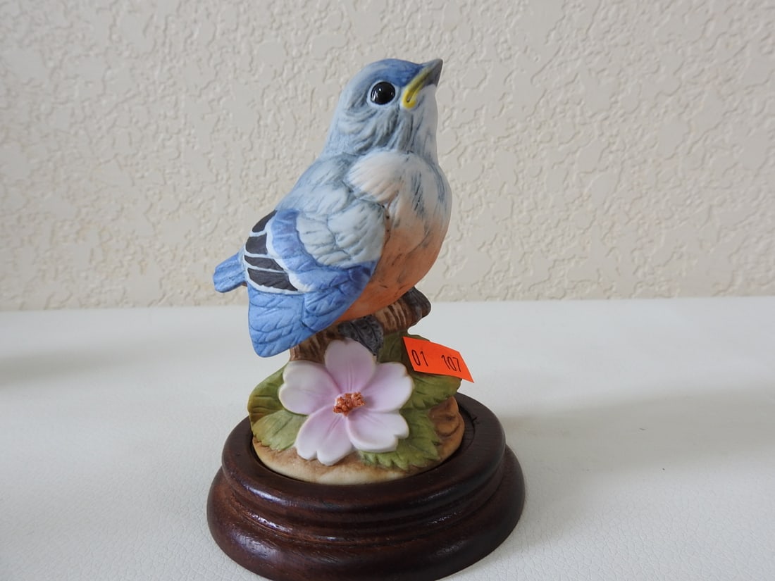 Andrea by Sadek Bluebird Porcelain Figurine #6350: Vintage Andrea by Sadek porcelain bluebird figurine, serial #6350, copyrighted 1986. Approx. 4.5 x 3.5 x 3.5 in.