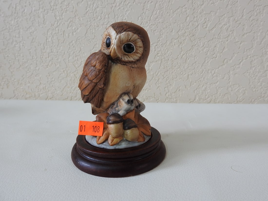 Andrea by Sadek Owl Porcelain Figurine #6350: Vintage Andrea by Sadek porcelain owl figurine, serial #6350, copyrighted 1987. Approx. 4.5 x 3.5 x 3.5 in.