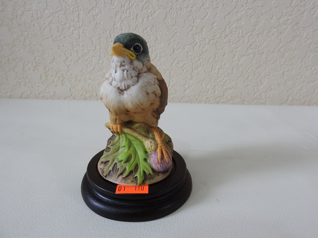 Andrea by Sadek Goldfinch Porcelain Figurine #6350: Vintage Andrea by Sadek porcelain goldfinch figurine, serial #6350, copyrighted 1989. Approx. 4.5 x 3.5 x 3.5 in.