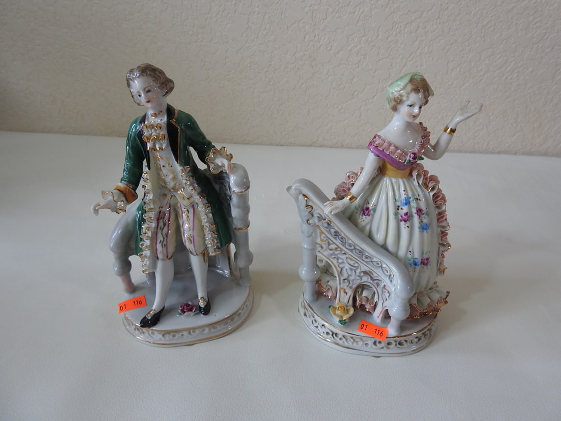 Vintage Mid-Century Couple Figurines Set: Vintage Japan import mid-century couple figurines. Measured as a set. Approx. 7.5 x 5 x 7 in.