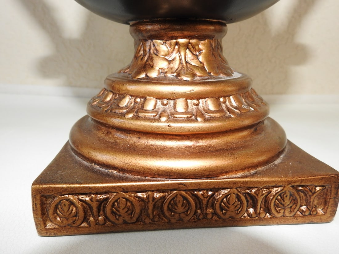 Pair of Chinese Ceramic Mantel Urns with Gold Decor - 7