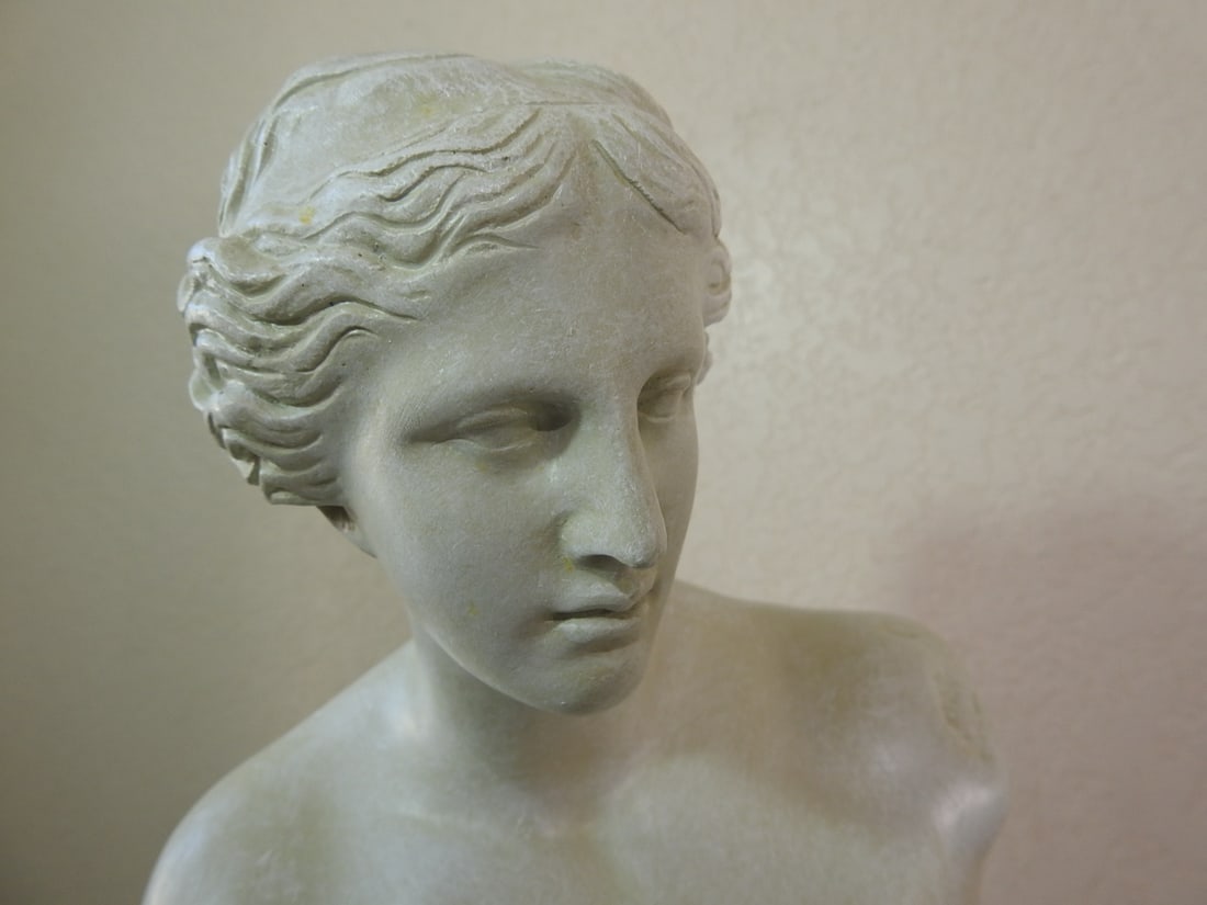 Large Venus de Milo Style Plaster Statue - 9