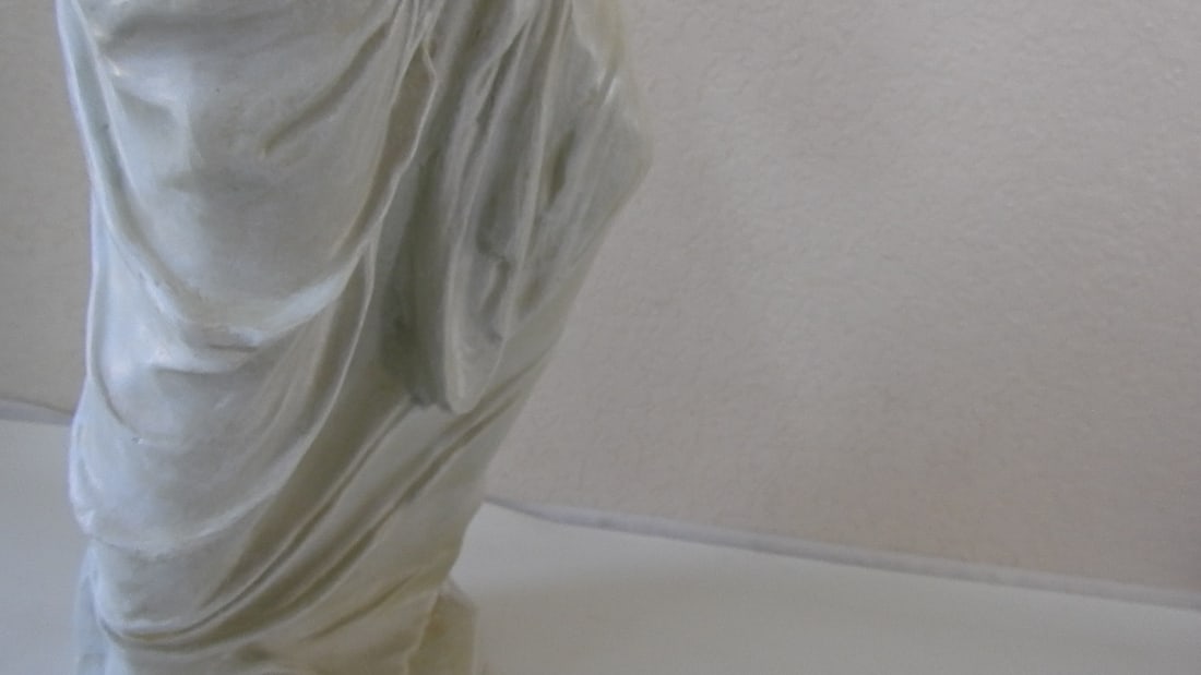 Large Venus de Milo Style Plaster Statue - 6