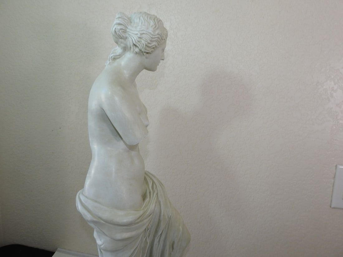 Large Venus de Milo Style Plaster Statue - 7