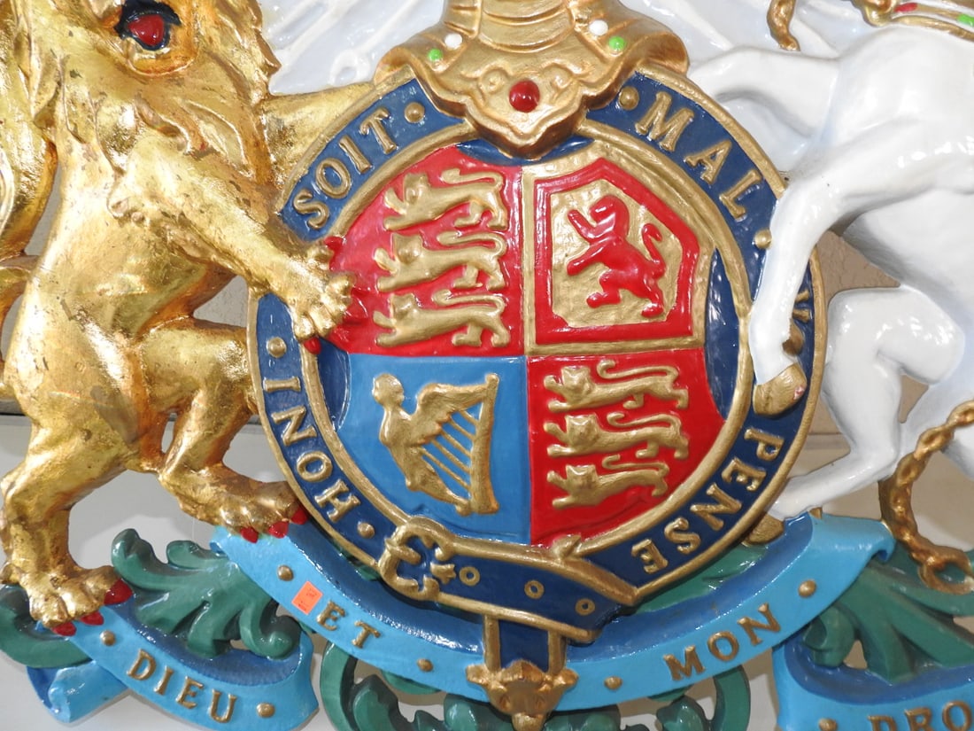 Large Royal Coat of Arms of the United Kingdom Wall Decor - 4