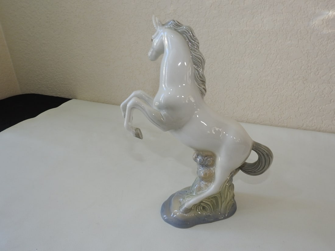 Porcelanas Miquel Requena Spain Porcelain Unicorn - 2
