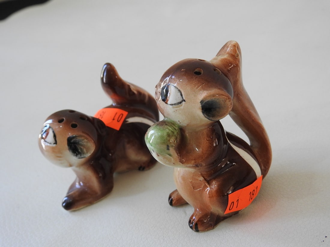 Vintage Victoria Ceramics Chipmunk Salt & Pepper Shakers: Vintage Victoria Ceramics Japan chipmunk salt and pepper shakers in soft ceramic with tiny surface scratches noted. Approx. 3 x 3.5 x 3 in.