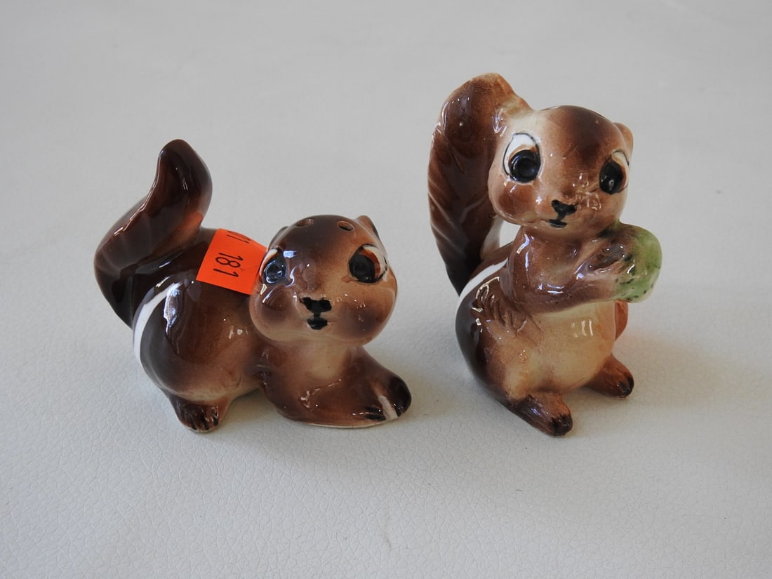 Vintage Victoria Ceramics Chipmunk Salt & Pepper Shakers - 2