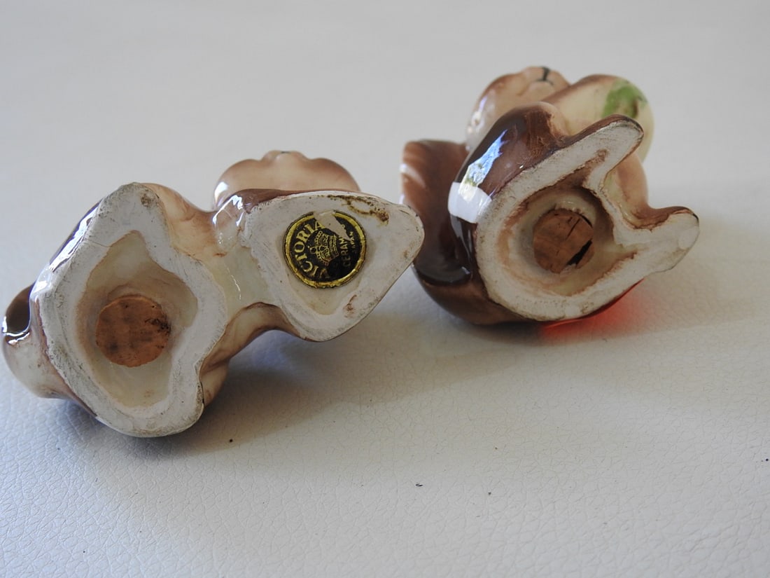 Vintage Victoria Ceramics Chipmunk Salt & Pepper Shakers - 4