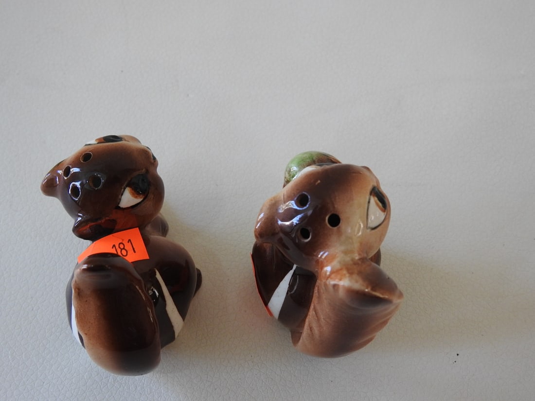 Vintage Victoria Ceramics Chipmunk Salt & Pepper Shakers - 5