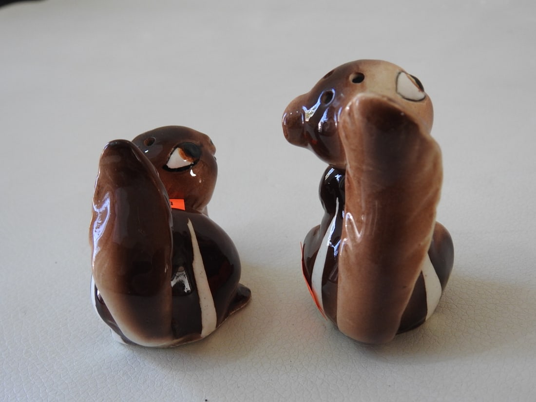 Vintage Victoria Ceramics Chipmunk Salt & Pepper Shakers - 6
