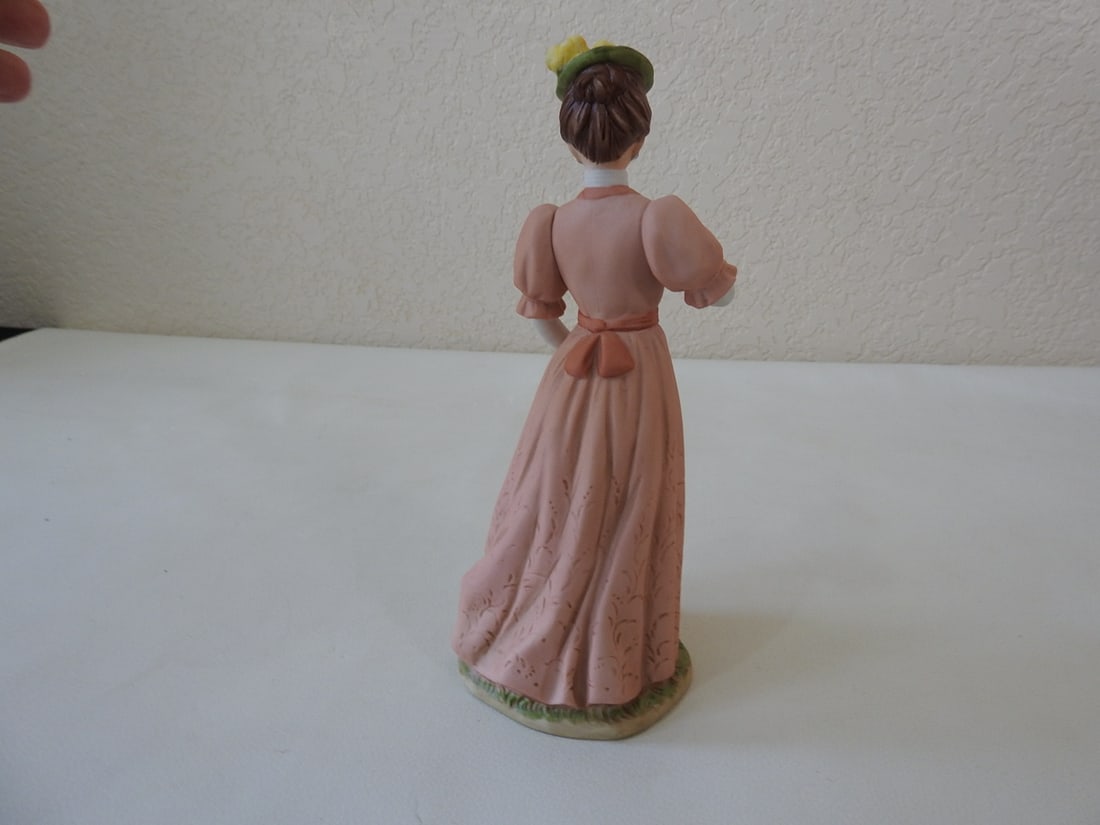 Homeco Victorian Lady Porcelain Figurine #1403 - 4