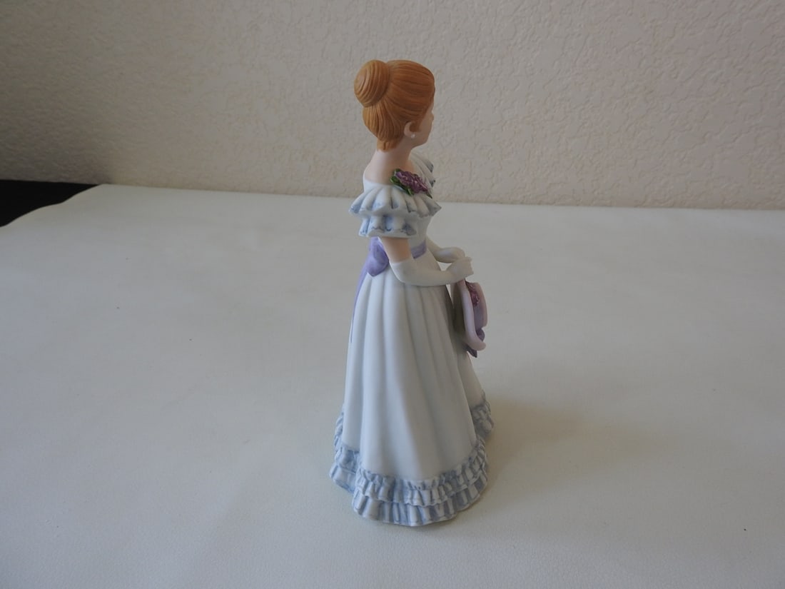 Home Interiors “Elizabeth?? Victorian Lady Figurine - 3