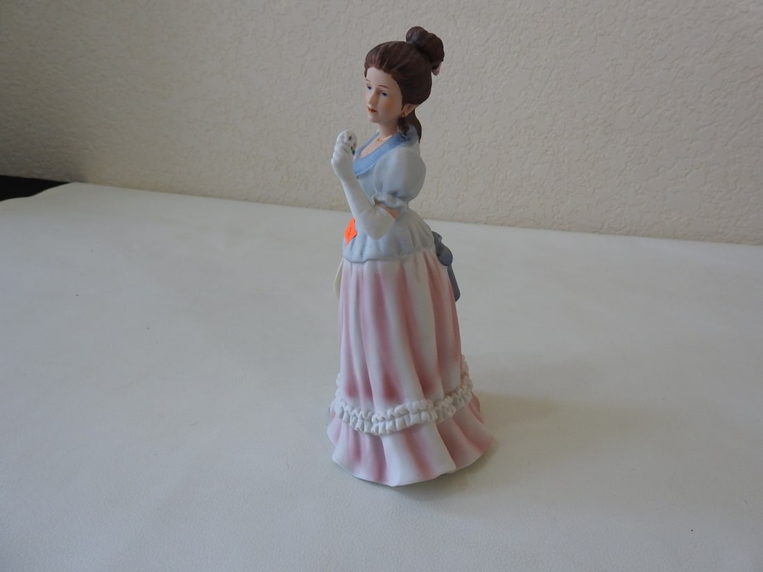 Homeco Victorian Lady Porcelain Figurine #1452 - 2