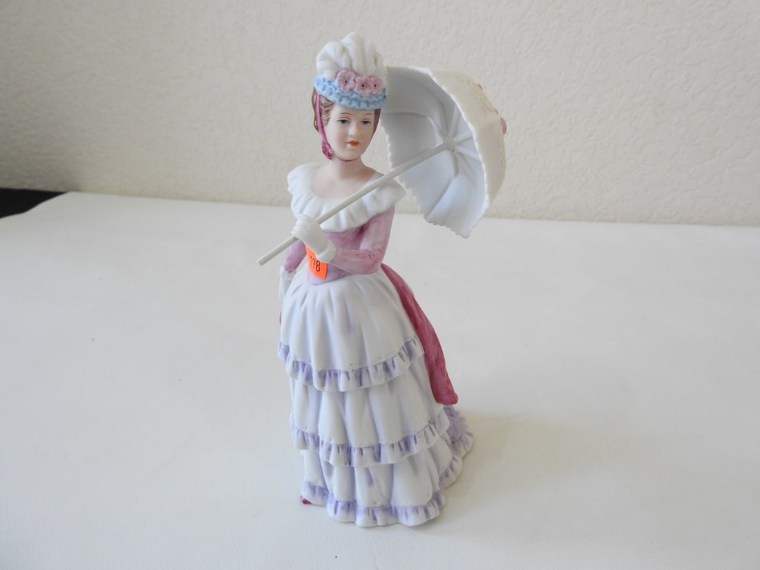 Homeco Victorian Lady with Parasol Figurine #1431: Vintage Homeco Victorian lady with detachable parasol porcelain figurine, made in Taiwan, model #1431. Minimal chipping noted; see photos. Approx. 8.5 x 4 x 5 in.