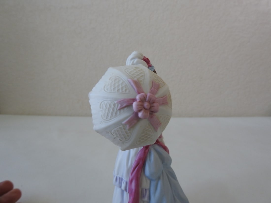 Homeco Victorian Lady with Parasol Figurine #1431 - 3