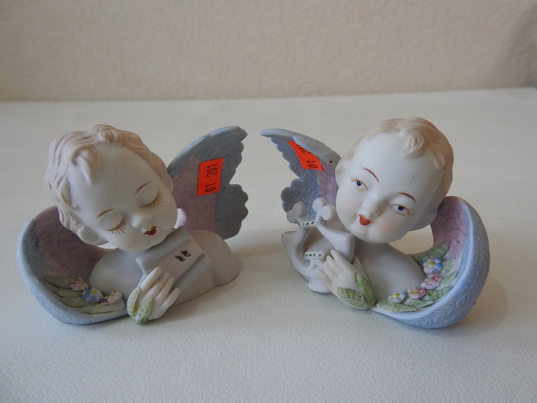 Vintage Cherub Porcelain Figurines Set of 2: Set of two vintage bisque porcelain cherub figurines, one with lyre and one with sheet music. L’Amoure China series #432, made in Japan. Approx. 3 x 4.25 x 4.25 in.