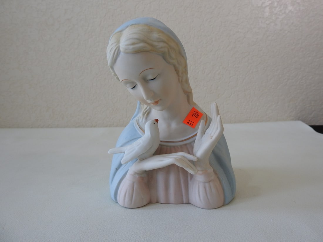 Inarco Japan Madonna Porcelain Bust Vase #E2175: Vintage Inarco Japan hand-painted bisque Madonna porcelain bust vase, serial #E2175. Approx. 6.5 x 4.75 x 5 in.