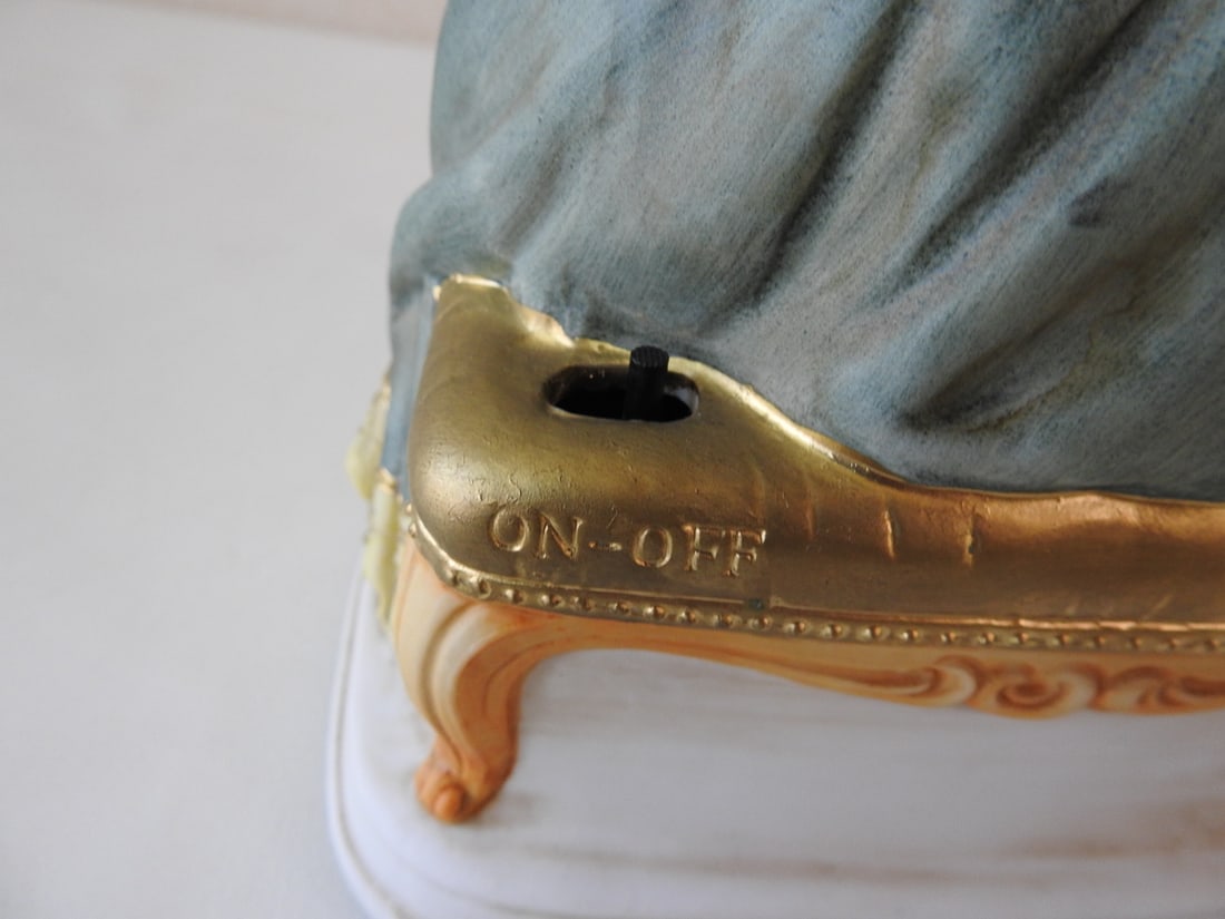 Vintage French Aristocrat Porcelain Music Box - 3