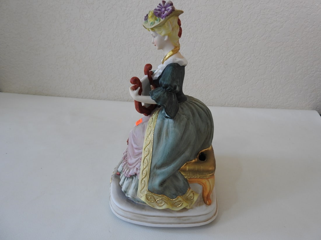 Vintage French Aristocrat Porcelain Music Box - 5