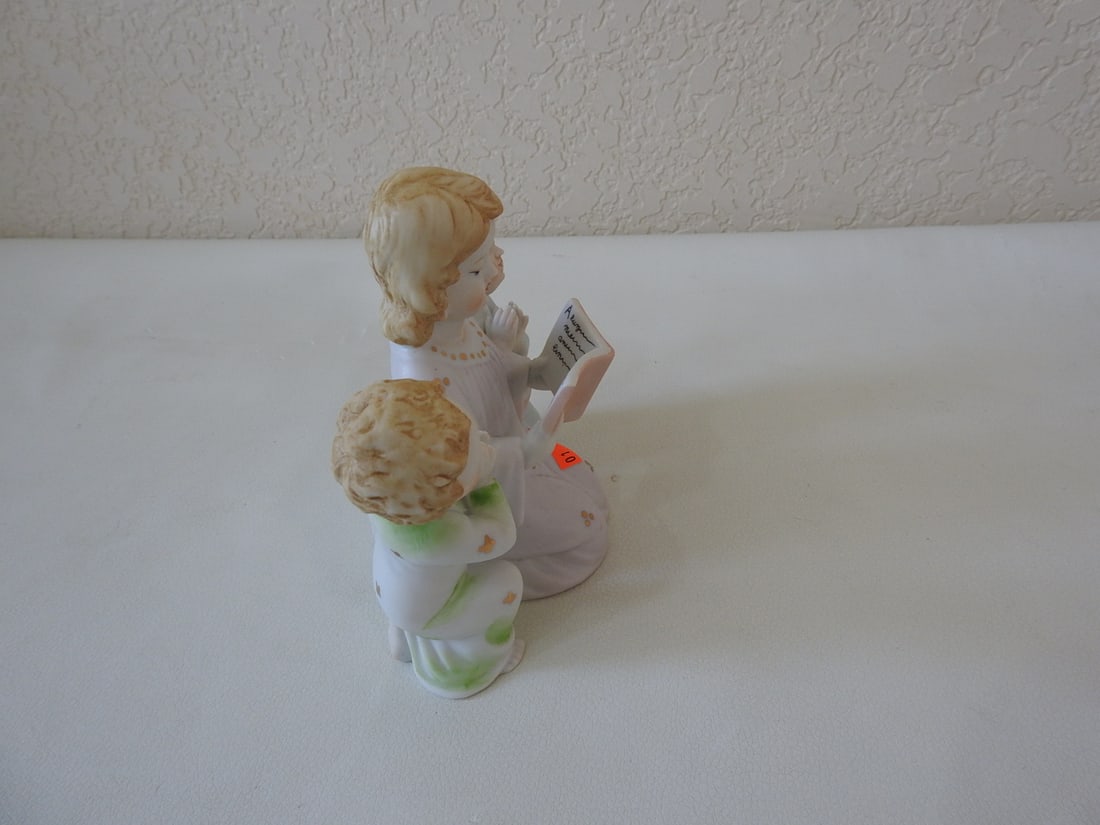 Vintage Lefton Family Worship Porcelain Figurine - 2