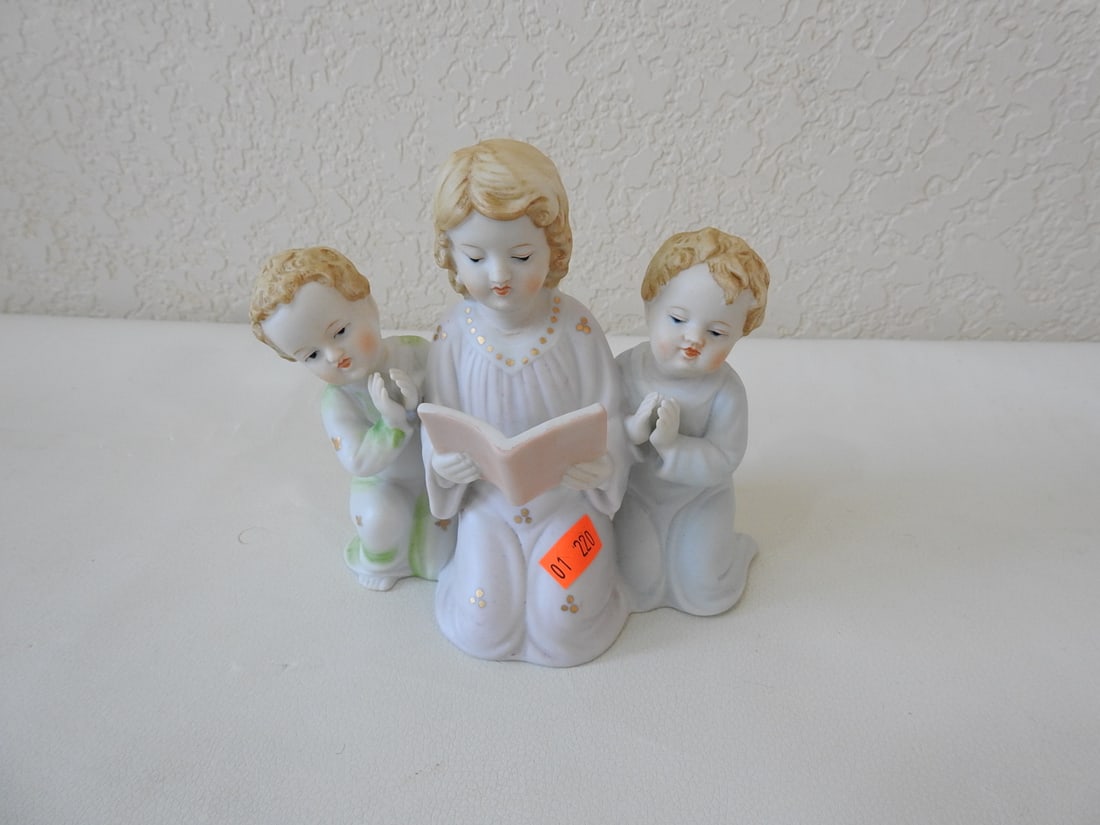 Vintage Lefton Family Worship Porcelain Figurine - 3