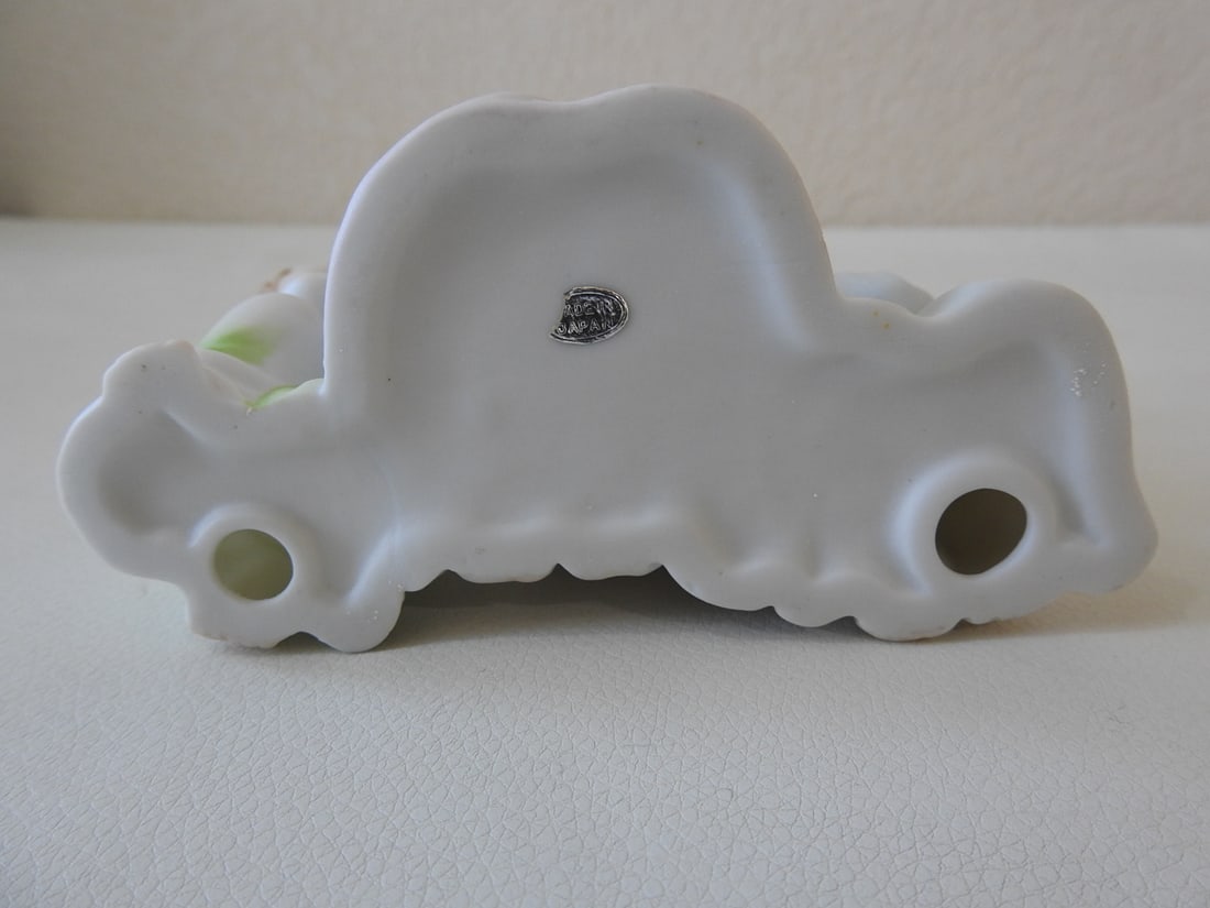 Vintage Lefton Family Worship Porcelain Figurine - 4