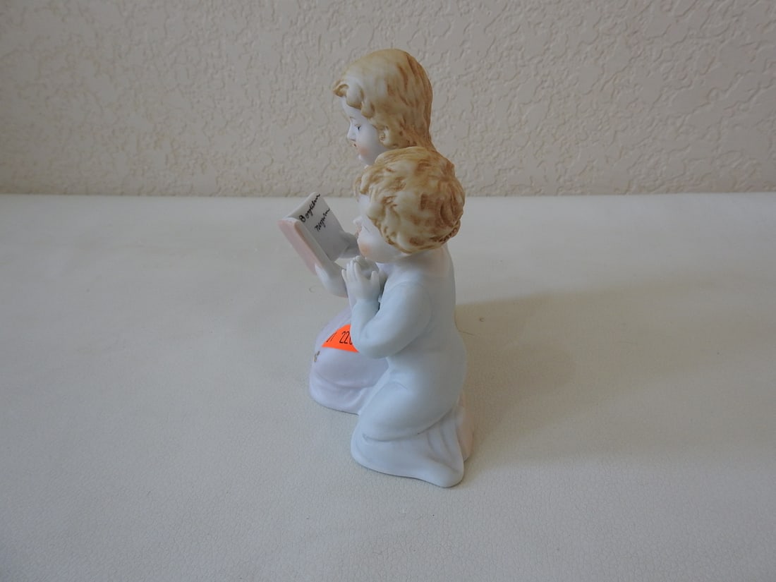 Vintage Lefton Family Worship Porcelain Figurine - 5