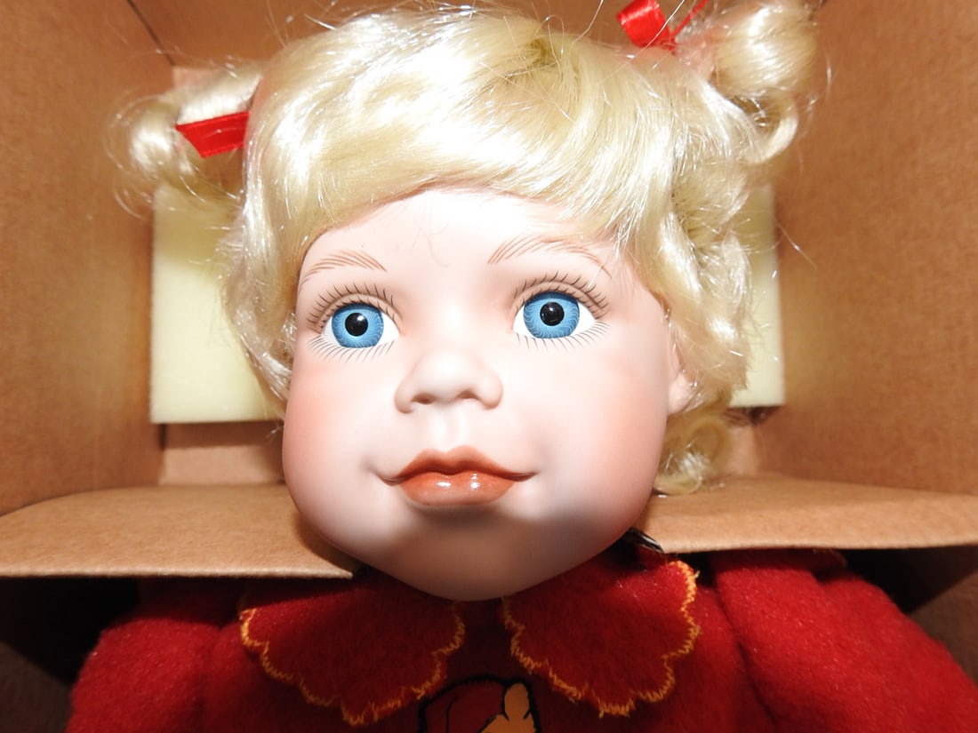 Ashton-Drake “Let’s Read a Bedtime Story?? Pooh Doll - 5