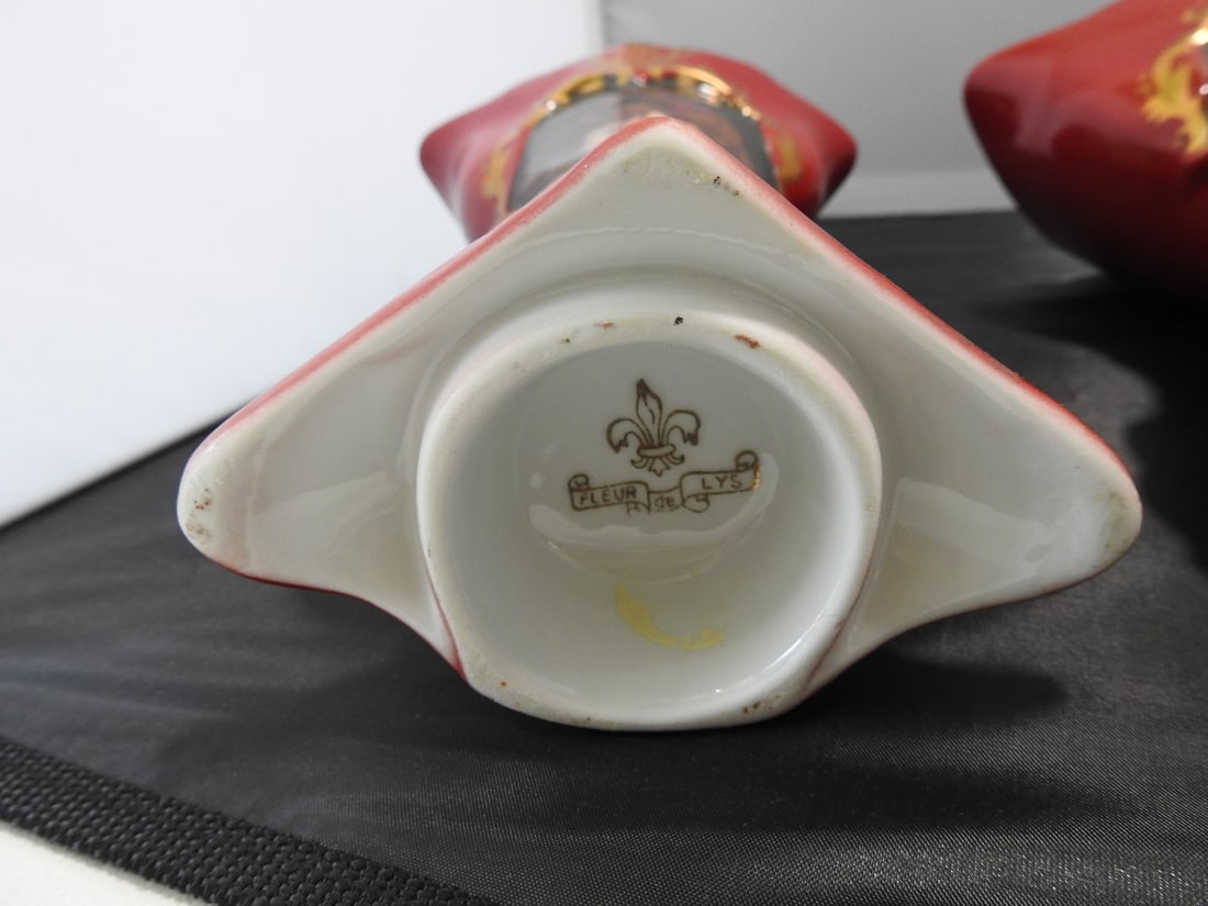 Pair of Victorian Mantel Vases with Fleur-de-Lis - 2