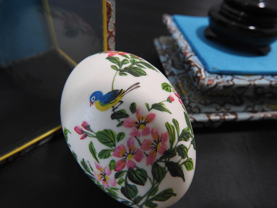 Hand-Painted Japanese Egg in Glass Display Case - 8
