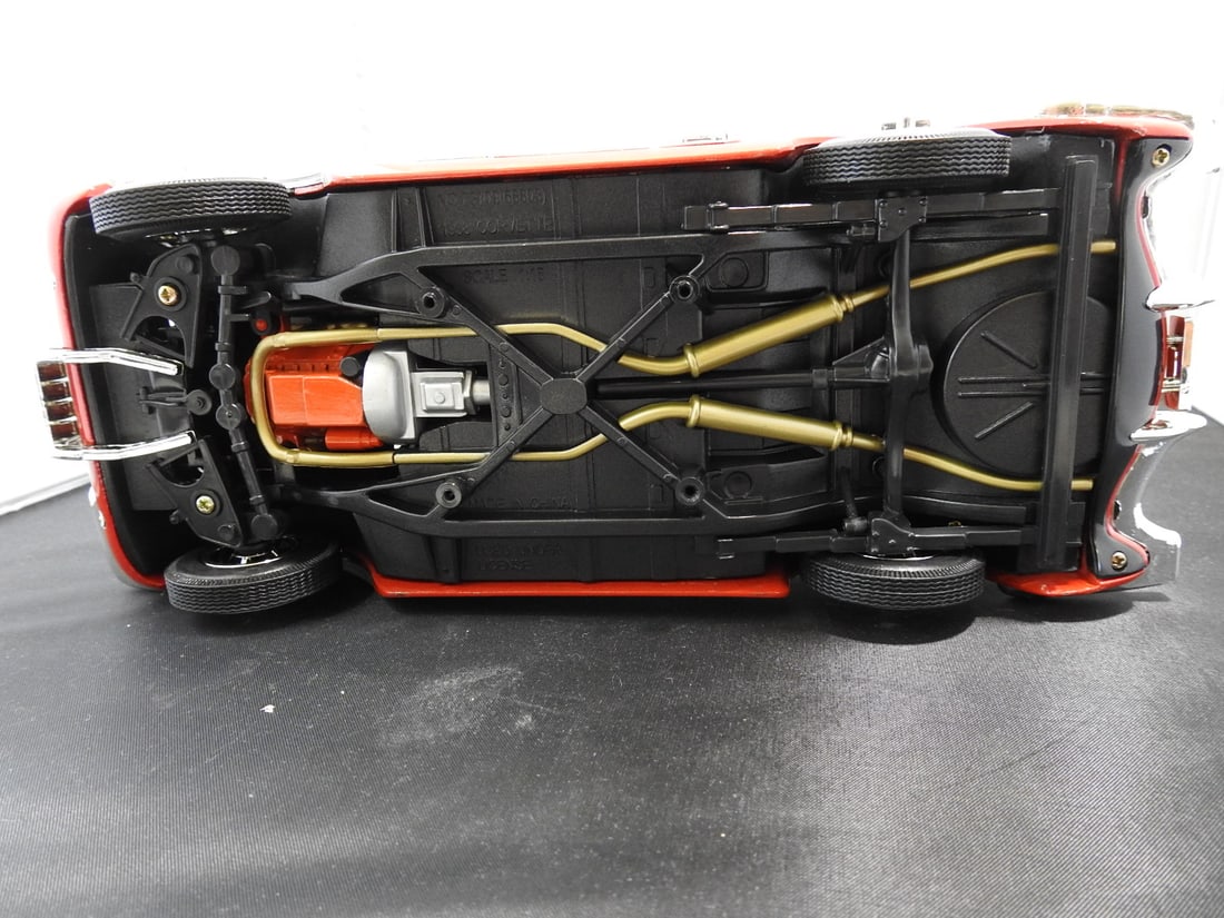 1958 Corvette 1:18 Scale Die-Cast Toy Car - 6