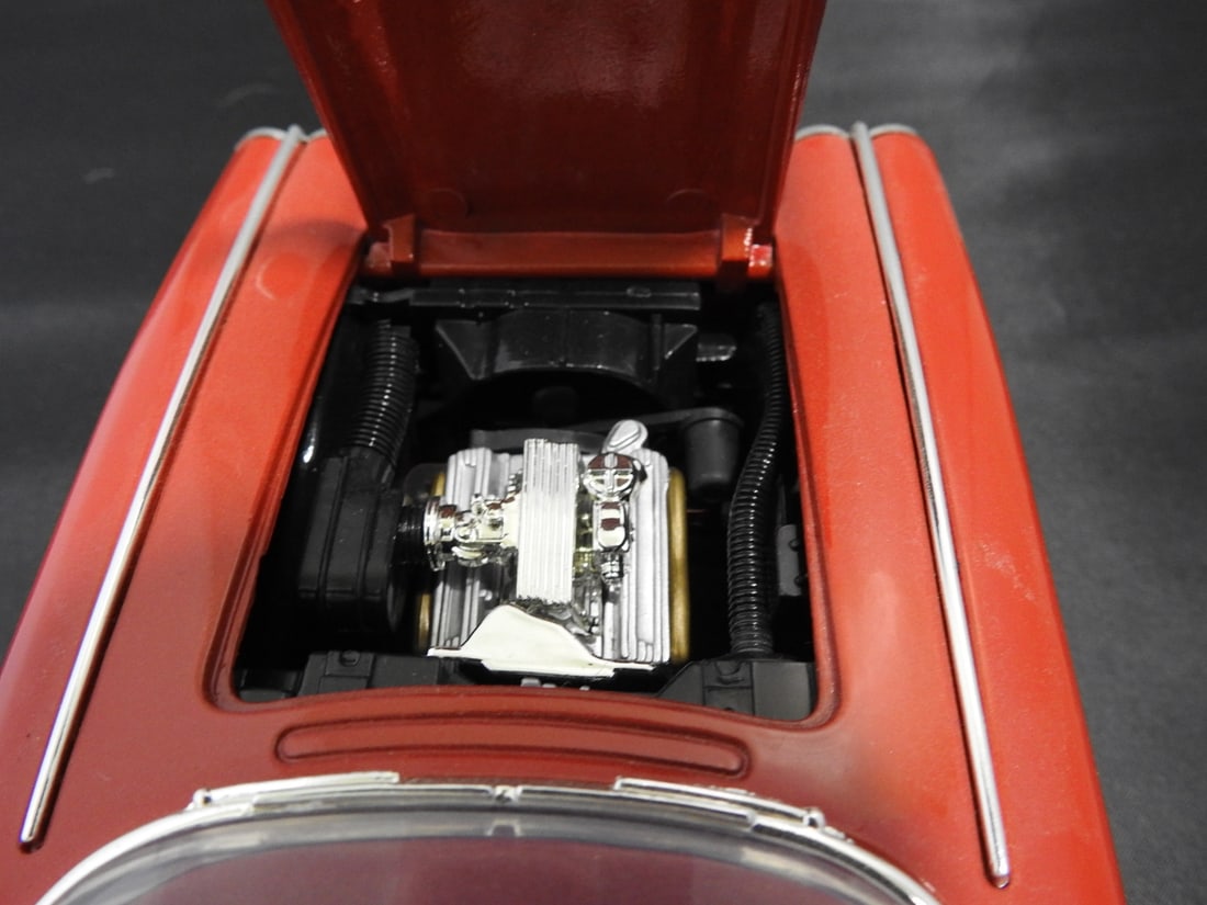 1958 Corvette 1:18 Scale Die-Cast Toy Car - 8