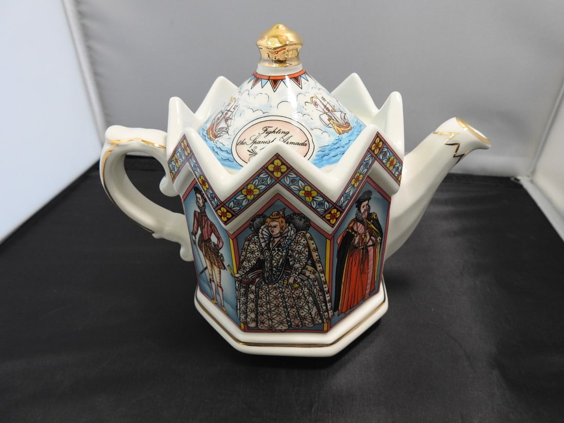 Sadler Elizabeth I Commemorative Porcelain Teapot: Commemorative porcelain teapot honoring Elizabeth I, Queen of England, by Sadler Company. Approx. 6.5 x 7.5 x 4.5 in.