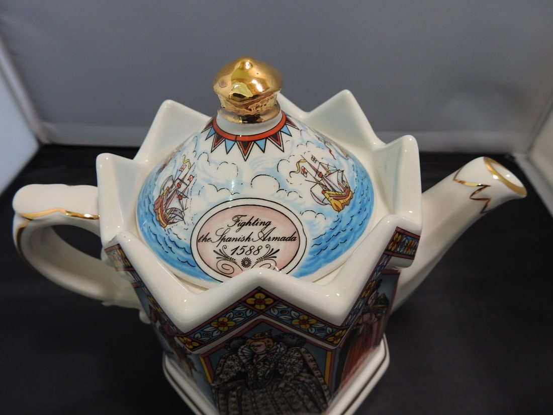 Sadler Elizabeth I Commemorative Porcelain Teapot - 2