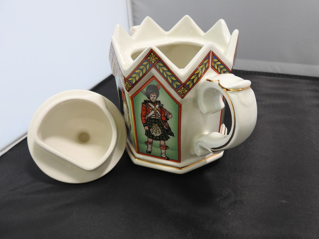 Sadler Duke of Wellington Commemorative Porcelain Teapot - 6