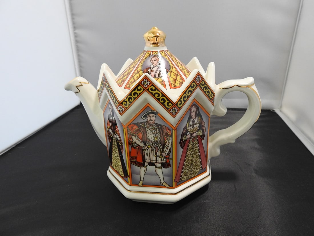 Sadler Henry VIII Commemorative Porcelain Teapot: Commemorative porcelain teapot honoring Henry VIII by Sadler Company. Approx. 6.5 x 7.5 x 4.5 in.