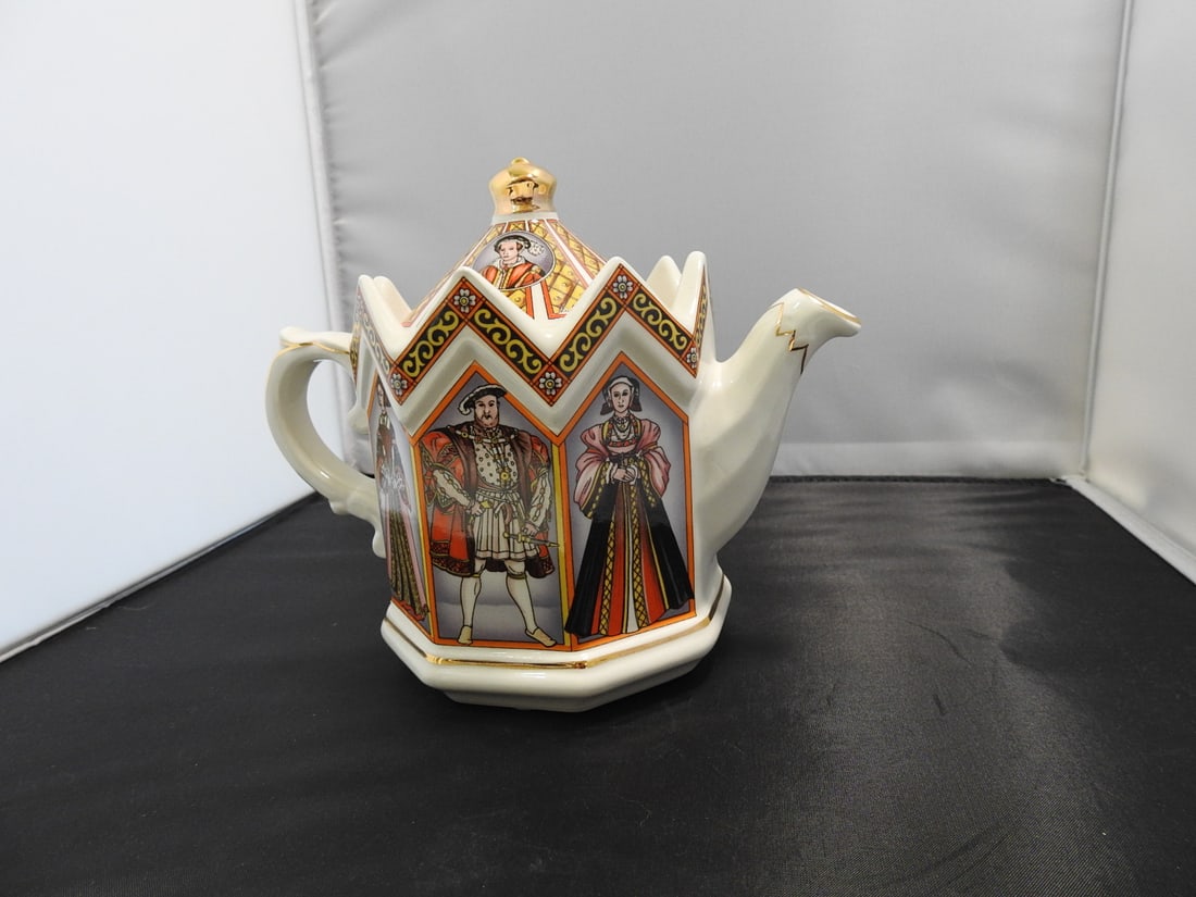 Sadler Henry VIII Commemorative Porcelain Teapot - 3
