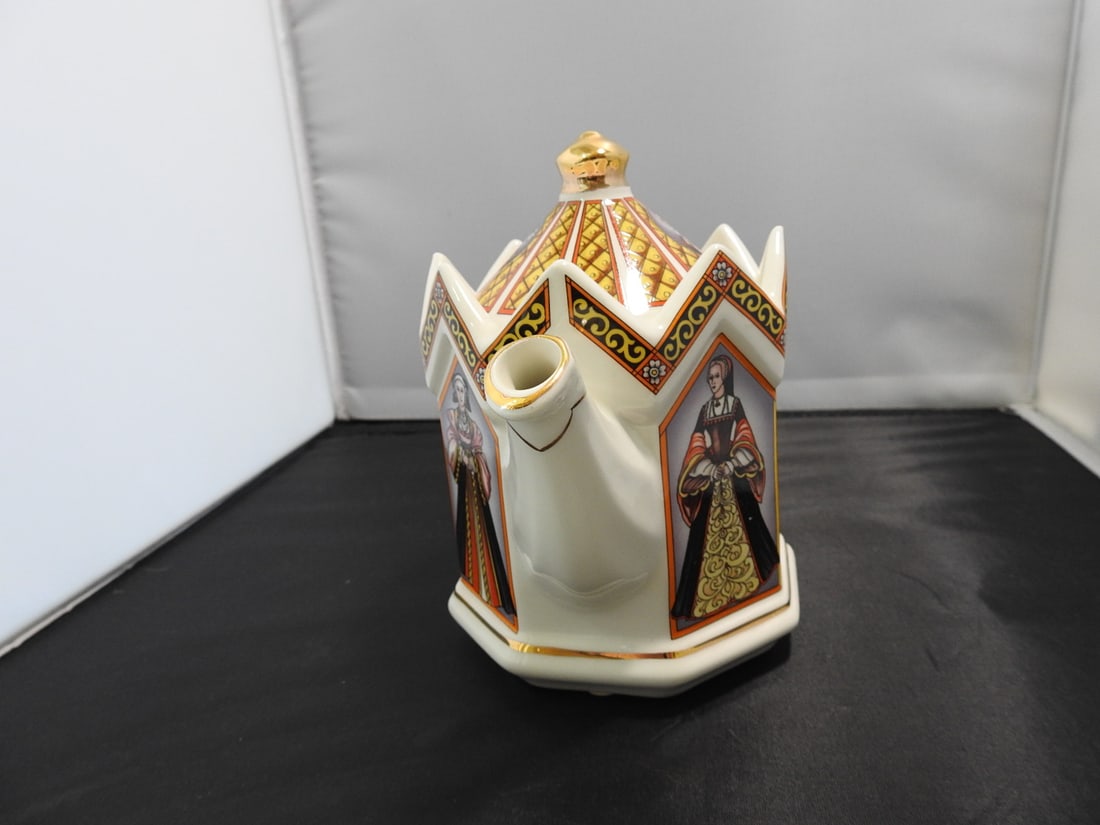 Sadler Henry VIII Commemorative Porcelain Teapot - 4