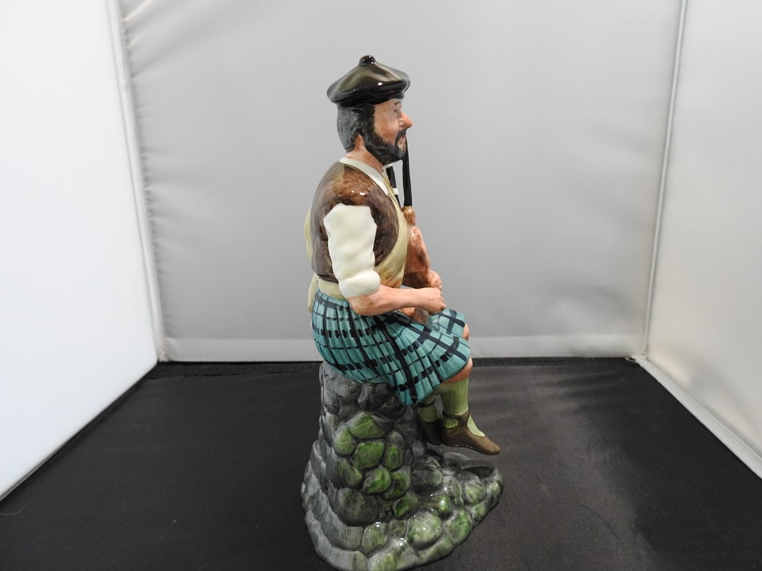 Royal Doulton “The Piper?? HN2907 Figurine - 2