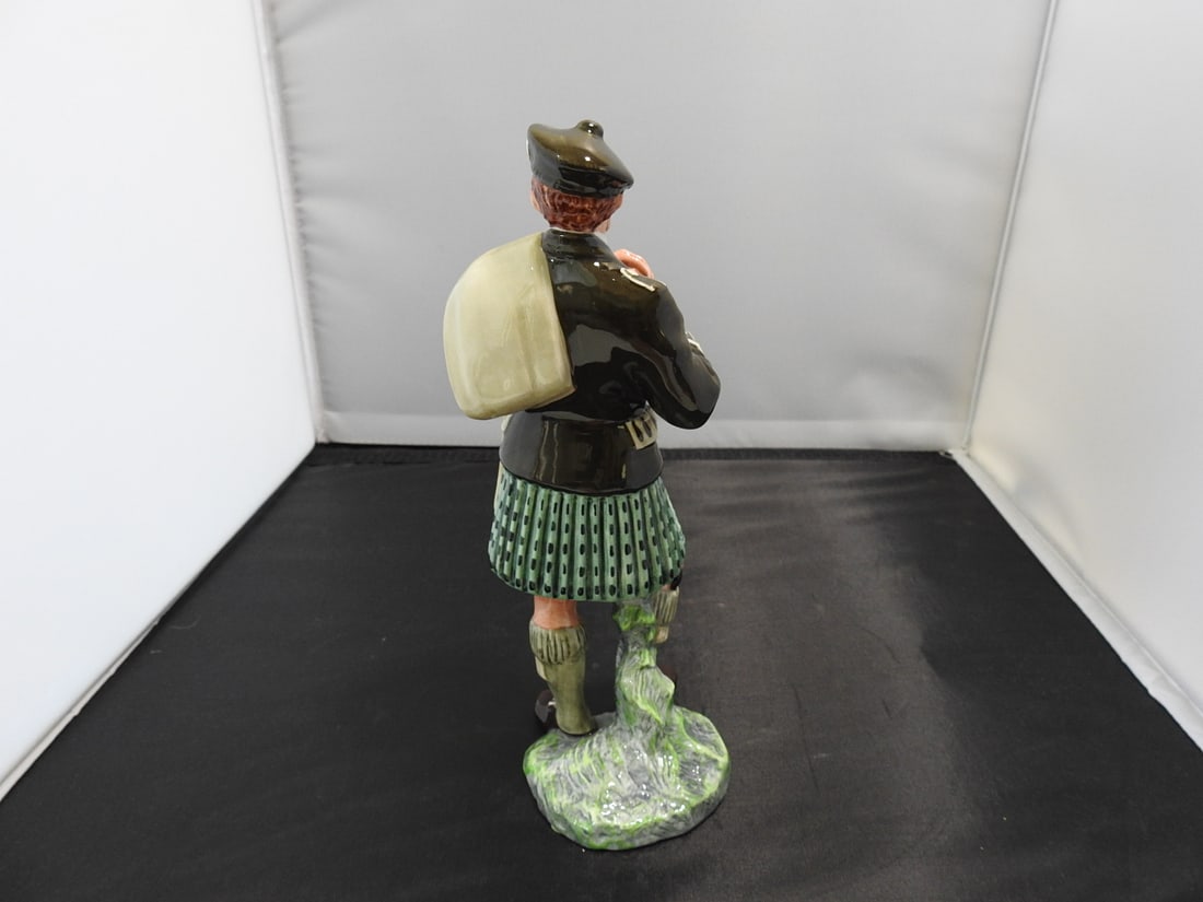 Royal Doulton “The Laird?? HN2361 Figurine - 3
